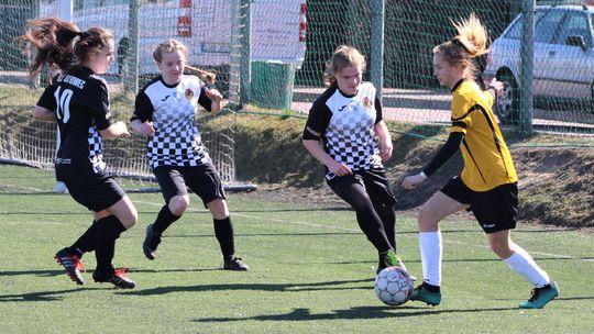 Nieudany start juniorek KSZO