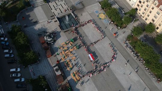 Niezwykły hołd ostrowczan dla powstańców (zobacz zdjęcia)