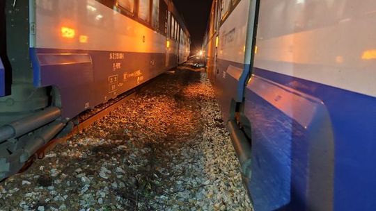 Nocna awaria sieci trakcyjnej  wymusiła  ewakuację pasażerów 