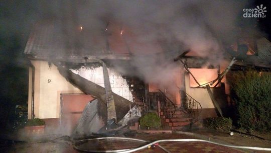 Nocny pożar w Podszkodziu - spłonął drewniany dom