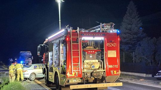 Nocny wypadek na drodze krajowej nr 9 w Rudce. Dwie osoby ranne