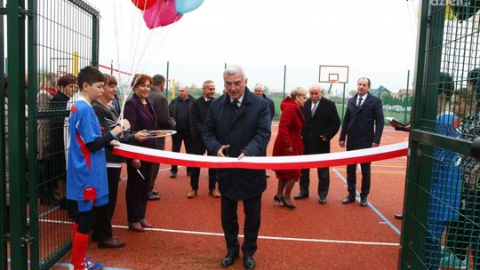 Nowe boisko i pracownia komputerowa 