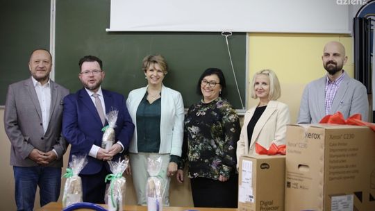 Nowe komputery dla "Ekonomika na Kopernika"