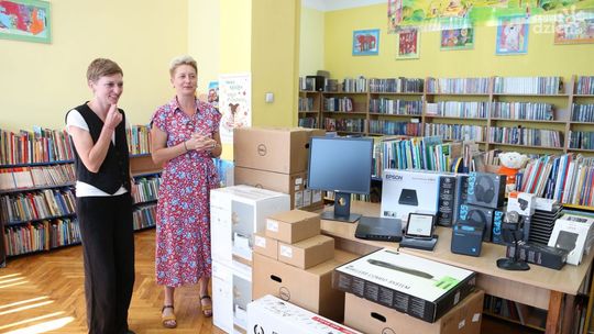 Nowe komputery i czytniki e-booków trafiły do miejskiej biblioteki