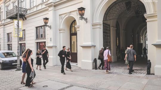 Nowe miejsce dla sztuki i wystawa grafiki w Teatrze Żeromskiego