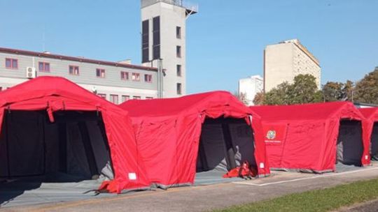 Nowe namioty na wyposażeniu ostrowieckiej straży pożarnej 