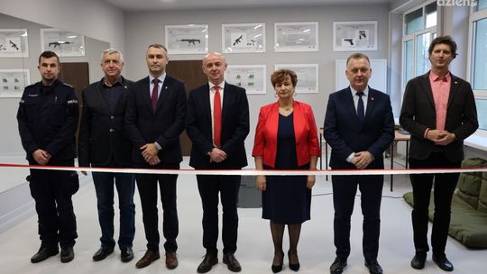 
Nowoczesna wirtualna strzelnica otwarta w Chęcinach – rewolucja w edukacji obronnej młodzieży