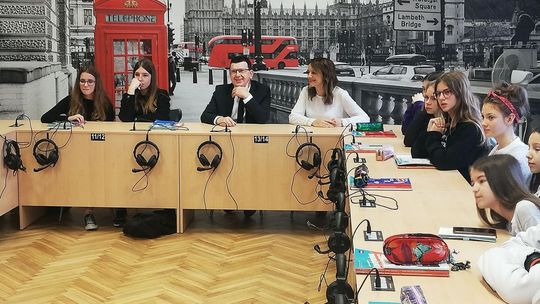 Nowoczesne pracownie językowe w szkołach podstawowych 