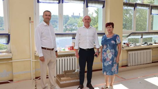 Nowoczesne pracownie w Powiatowym Zespole Szkół w Chęcinach – inwestycja w przyszłość uczniów