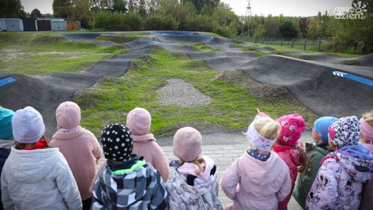 Nowoczesny pumptrack w Nowinach już otwarty
