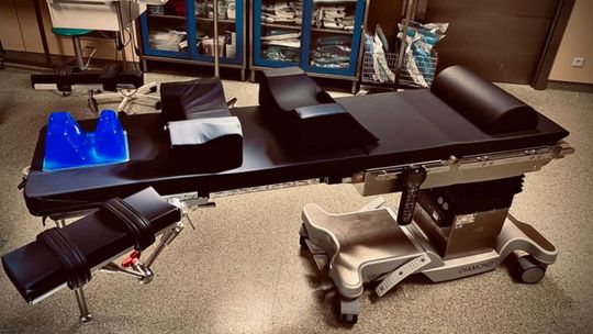 Nowoczesny stół operacyjny w Klinice Chirurgii Urazowo-Ortopedycznej