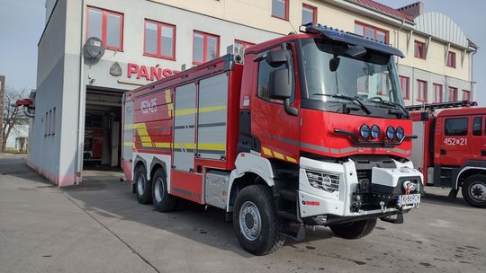 Nowoczesny wóz gaśniczy zasilił ostrowiecką straż pożarną