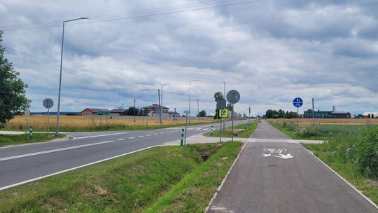 Nowy chodnik i ścieżka pieszo-rowerowa powstaną wzdłuż DK42 między Nowym Kazanowem a Końskimi