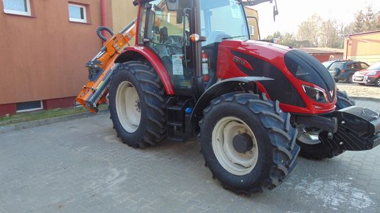 Nowy ciągnik, nowa jakość pracy służb drogowych