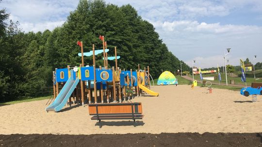 Nowy, kolorowy i bezpieczny plac zabaw na Gutwinie