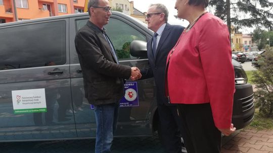 Nowy samochód dla Warsztatów Terapii Zajęciowej "Szansa"