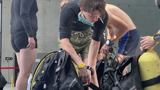 Nurkowanie w najgłębszym basenie Europy – młodzież z kieleckiego OHP zdobywa unikatowe kwalifikacje