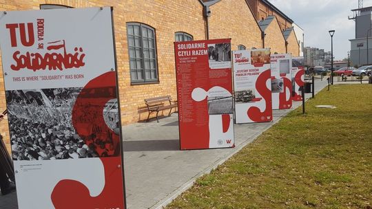 O początkach Solidarności na dziedzińcu OBK 