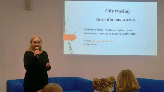 Oblicza straty i metody radzenia sobie z nią były tematem spotkania w ostrowieckiej bibliotece