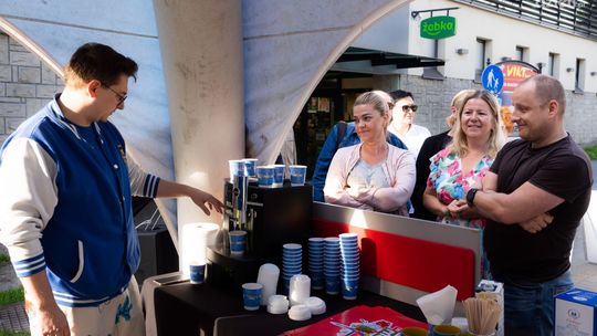 Obudź się z Radiem Rekord i Rekordową Kawą!