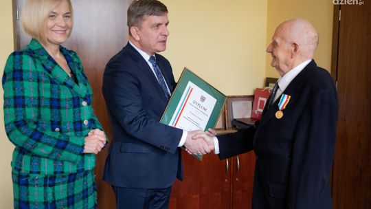 Odznaka honorowa województwa dla geologa, regionalisty Zbigniewa Wójcika  