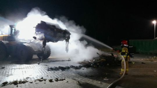 Ogień na składowisku odpadów. Paliły się gabaryty.