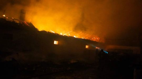 Ogromny pożar w Chocimowie: płonie budynek byłej RSP