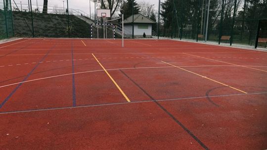 OPATÓW - lodowisko na Mikołaja