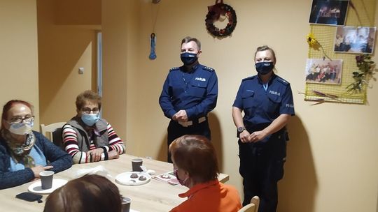 Opatowscy seniorzy "świecą" przykładem