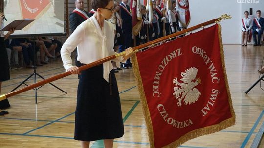 Opatowska "jedynka" ze sztandarem