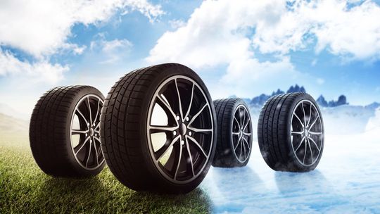 Opony wielosezonowe czy opony letnie – co lepiej wybrać na nadchodzące lato?