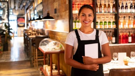 Organizacja targów i konferencji w Kielcach. Czy warto skorzystać z usług hostess?