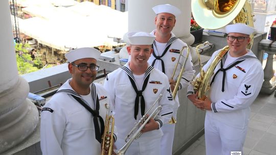 Orkiestra Marynarki Wojennej USA zagrała Hejnał Kielc