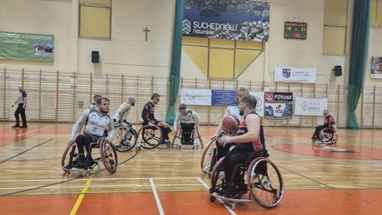 
Orto-Medico Scyzory Kielce pewnie pokonują Fundację For Heroes Kraków