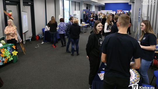 Ósmoklasiści poznają bogatą ofertę kieleckich szkół średnich