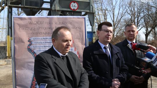 Ostrowiec Świętokrzyski. Ruszyły pozimowe remonty dróg