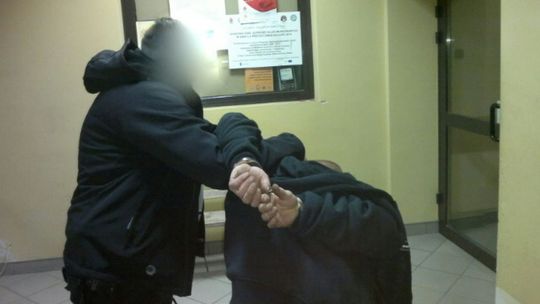 Ostrowiec Świętokrzyski. Ukradł konserwy, słodycze i kawę