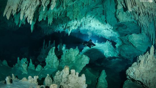 Ostrowieccy podróżnicy zapraszają do eksploracji podwodnych jaskiń  