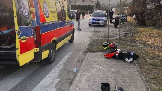 Ostrowieccy policjanci pierwsi z pomocą rannemu motocykliście 