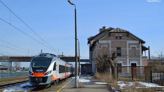 Ostrowieccy radni powiatowi apelują w sprawie dworca PKP 