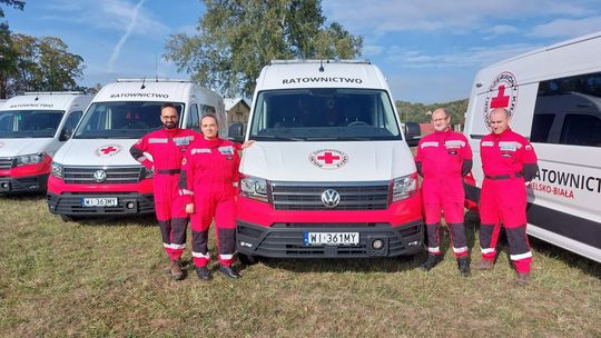 Ostrowieccy ratownicy PCK otrzymali specjalistyczne auta 