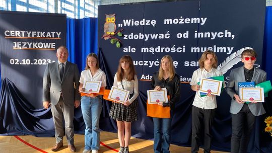 Ostrowieccy uczniowie zdobyli certyfikaty językowe