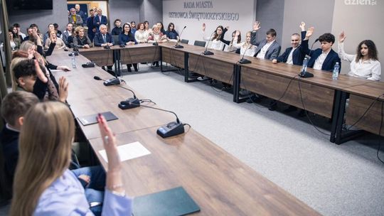 Ostrowiecka Młodzieżowa Rada kończy pierwszą kadencję i przekazuje pałeczkę dalej