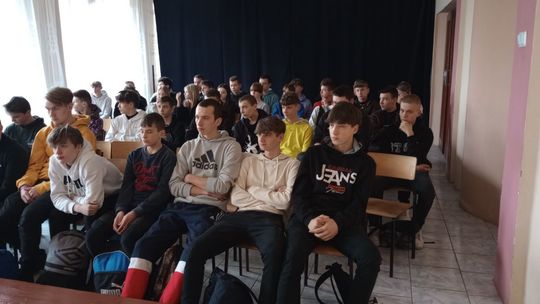 Ostrowiecka "samochodówka" rozpoczęła kampanię o przemocy, hejcie, narkomanii i depresji 