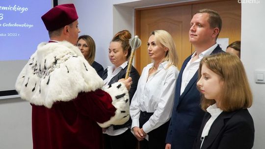 Ostrowiecka uczelnia awansowała. Historyczna inauguracja roku akademickiego
