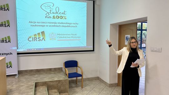 Ostrowiecka uczelnia daje przykład i szkoli  innych