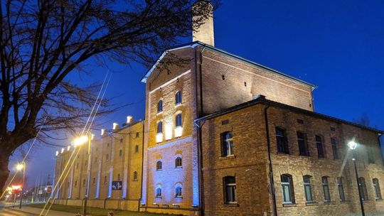 Ostrowiecki Browar Kultury zaświecił się na niebiesko