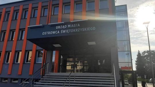 Ostrowiecki magistrat  krócej pracuje  