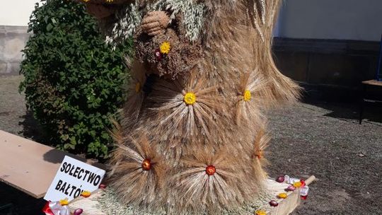 Ostrowiecki wieniec dożynkowy w kształcie anioła 