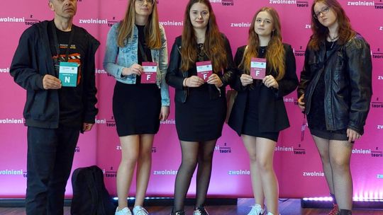 Ostrowieckie licealistki w finale olimpiady "Zwolnieni z teorii"